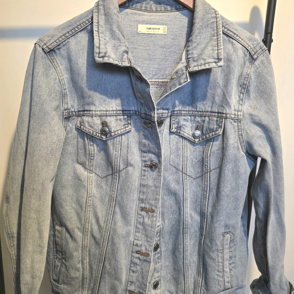 Women's Gray Denim Jacket
